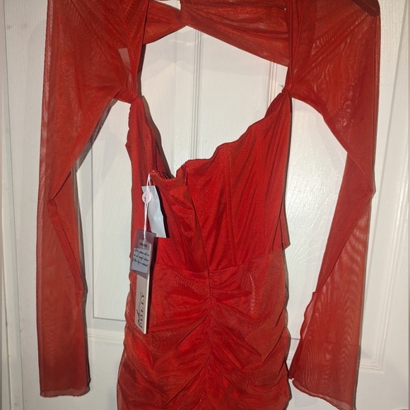 Long Sleeves Ruched Mini in RED - Picture 4 of 6